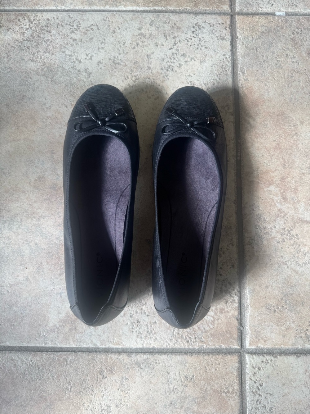 Vionic Minna Black Ballet Flats with Bow Accent Size 10 Excellent condition.